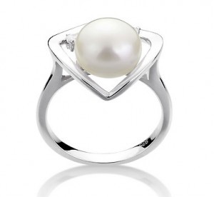 PEARL FASHION: 5 of the Most Gorgeous Pearl Rings for Under $400