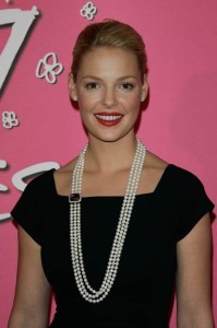 PEARL FASHION: Actress Katherine Heigl Wears Pearls on Pink Carpet