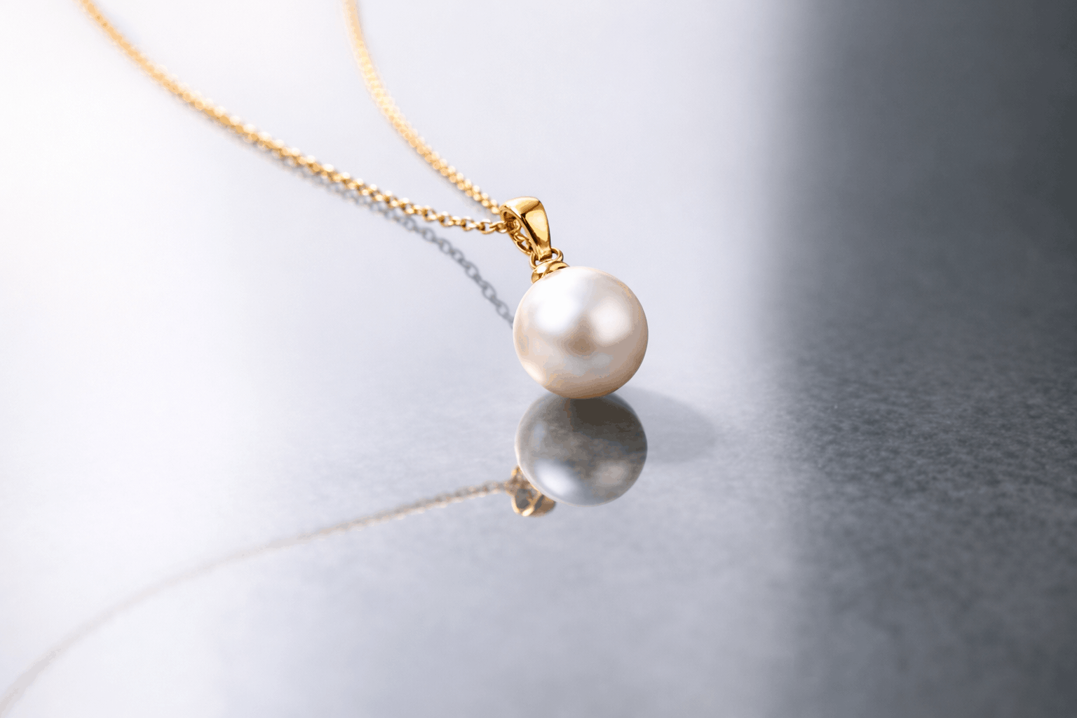 pearlsonly-blog-127-image-5-pearl - Colgante de perla en cadena de oro - Joyas de perlas - pearlsonly